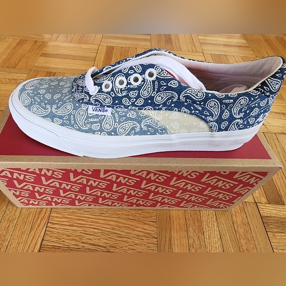 Brand new with box Van's acer bandana print sneaker - Picture 1 of 3